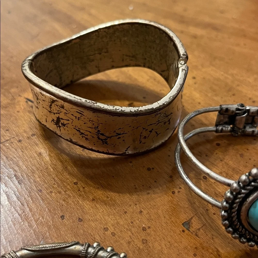Set of 5 Bracelets silver toned